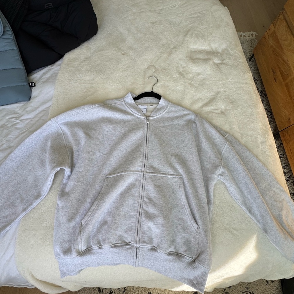 Aritzia Gray Zip-Up Sweatshirt with Crew Neck and Long Sleeves